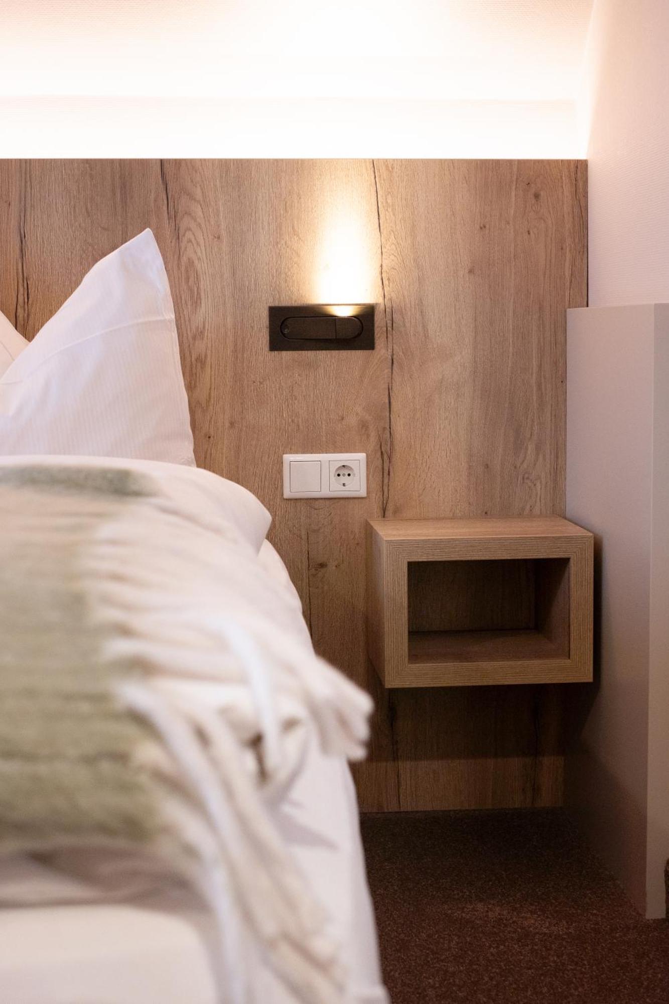 Hotel Menge "An Der Schlacht" Arnsberg Eksteriør bilde