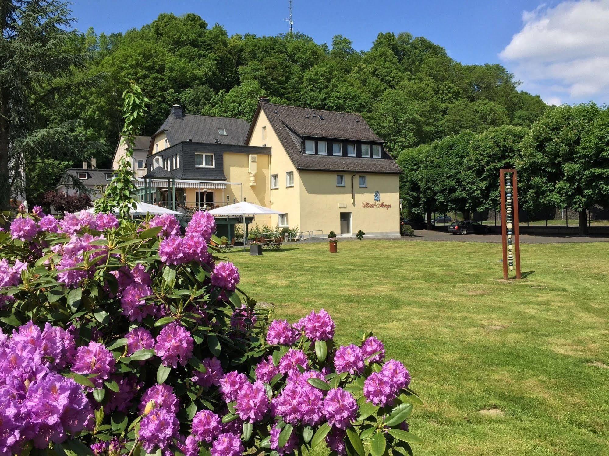 Hotel Menge "An Der Schlacht" Arnsberg Eksteriør bilde